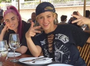 Shakira fue a una heladería de Chile y bailó para los empleados
