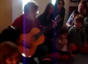 Apareció un inédito video de Luis Alberto Spinetta cantando en… ¡un jardín de infantes!
