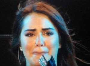 Lali Espósito se largó a llorar en un show: «Fue un año de…»
