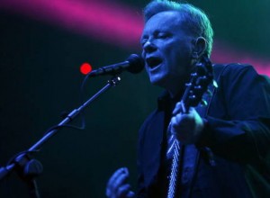 Bernard Sumner: «Disfruto mucho de tocar en Buenos Aires»