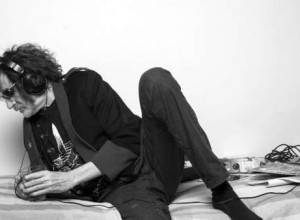 Lo nuevo de Charly Garc&iacute;a: «La m&aacute;quina de ser feliz»
