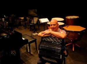 James Crabb: «Entend&iacute; el estilo de Piazzolla m&aacute;s all&aacute; de la partitura»