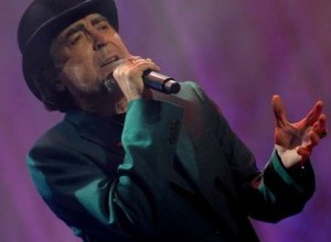 Joaquín Sabina pospone parte de su gira por una operación