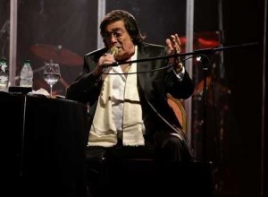 Cacho Castaña: «Acá deben 100 palos verdes, pero se pasean por Europa»