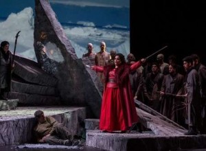 «Norma» en el Teatro Avenida: Una puesta consistente y convincente