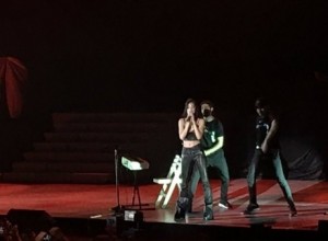 Oriana Sabatini: Debut bilingüe a puro pop, corto pero efectivo
