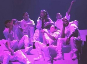 Ariana Grande hace bailar a una multitud en el DirecTV Arena