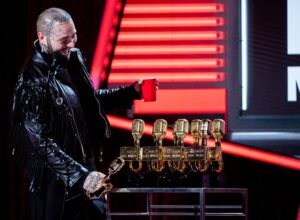 Billboard Music Awards: Post Malone arrasó en una gala cruzada por las elecciones en EEUU y la violencia racial