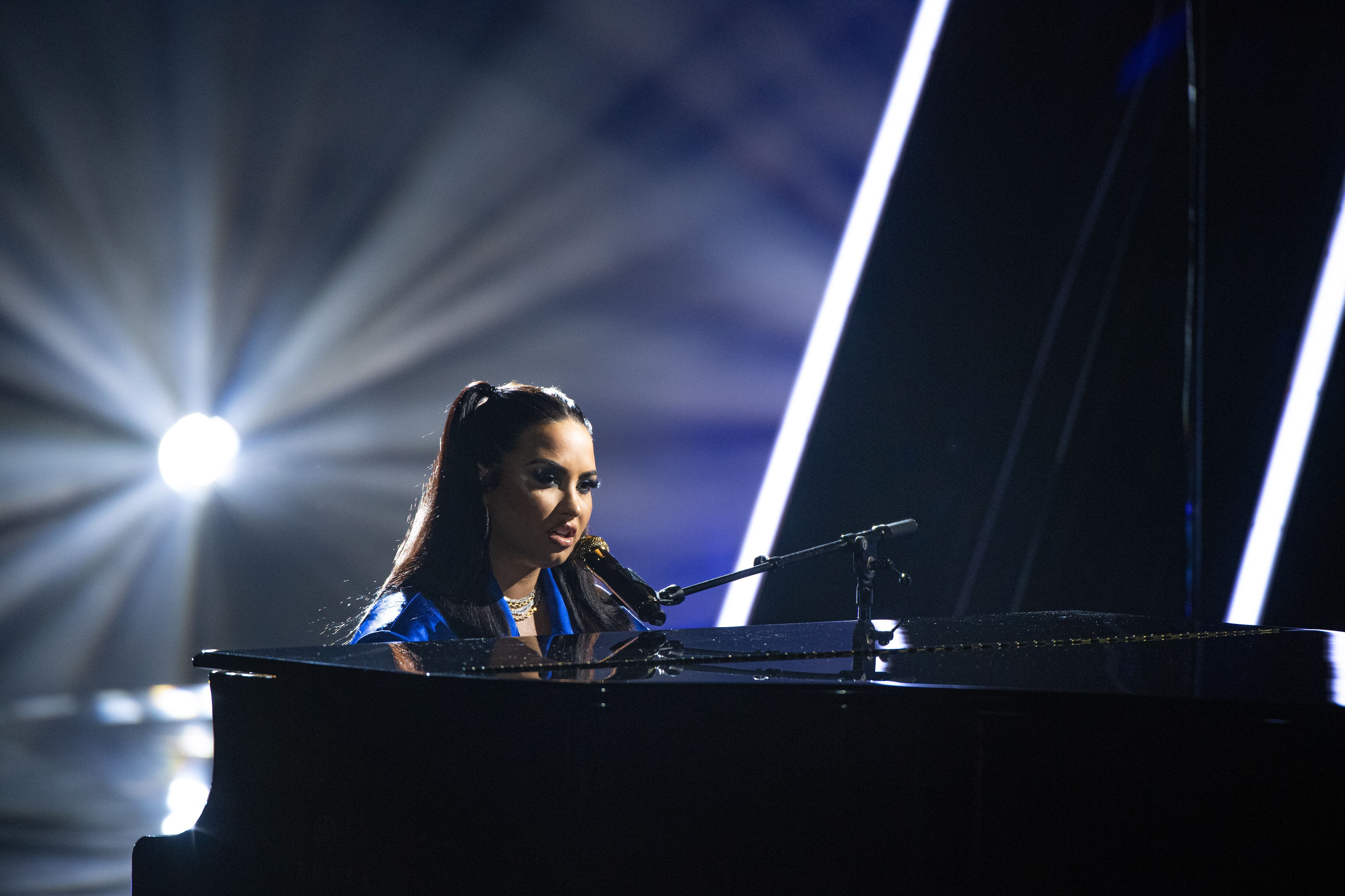 Demi Lovato interpretó su nuevo tema “Commander In Chief”. (Foto: Matt Petit / Billboard Music Awards).