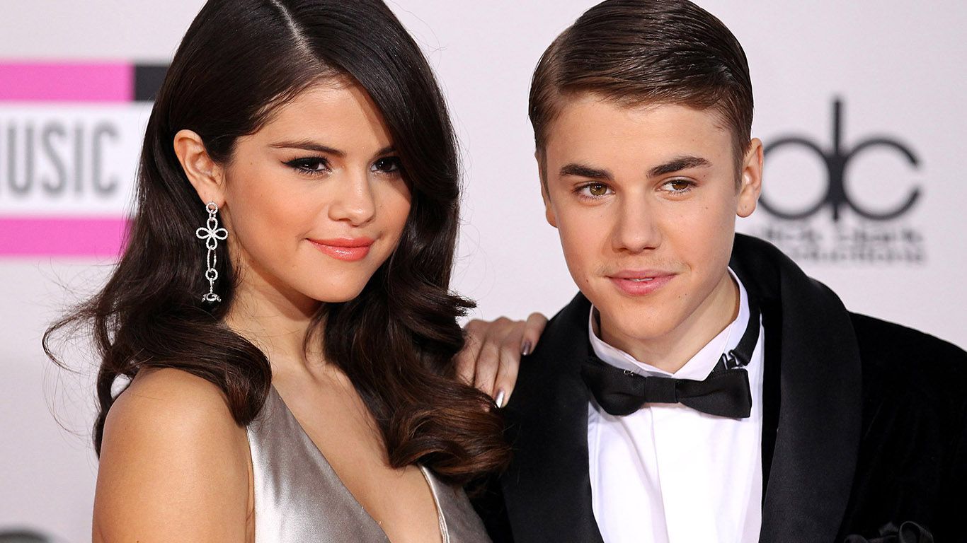 Selena Gomez y Justin Bieber, en los inicios de su relación. 