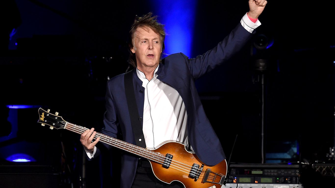 Paul McCartney tocando en el festival "Desert Trip" en 2016 (Foto - AFP).