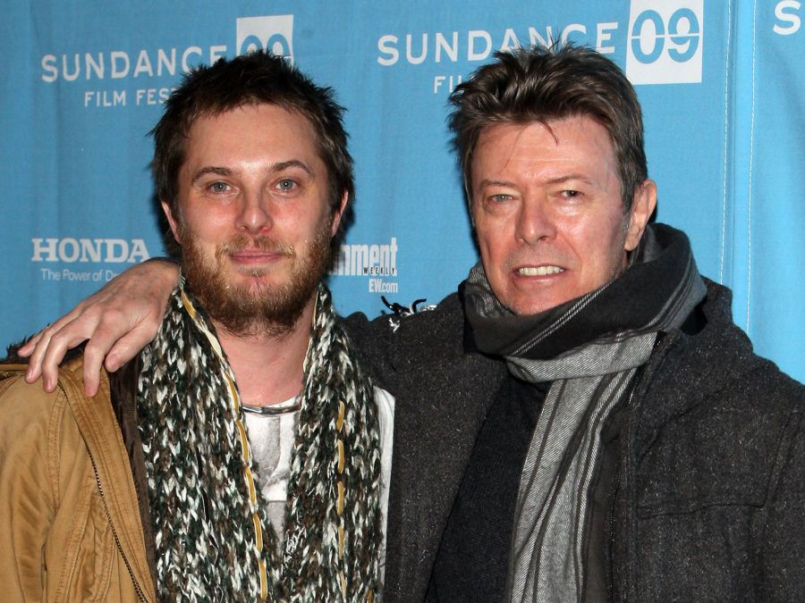 Bowie junto a su hijo Duncan Jones. (Foto: Archivo)