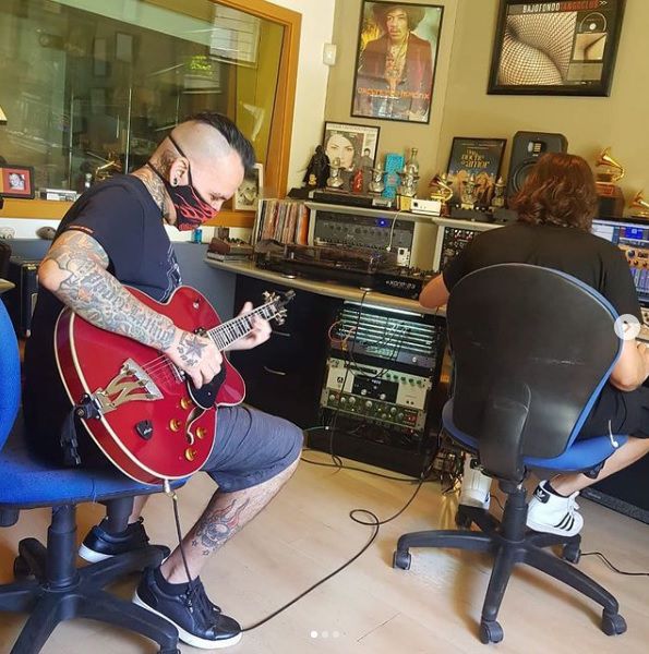 Andrés Gimenez grabando en el estudio. (foto: instagram/gimenezandres)