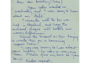 Se subastará una carta que Paul McCartney escribió para cancelar una deuda de 1959