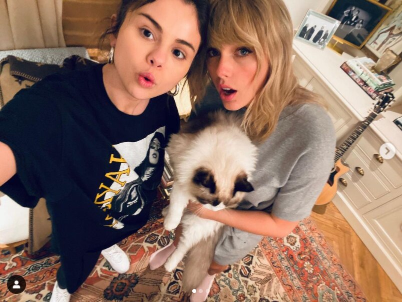 Selena Gomez, Taylor Swift y Benji.