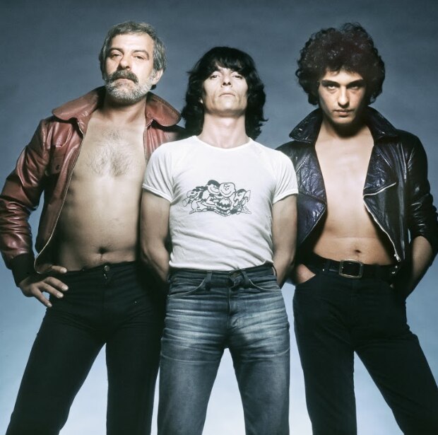 Willy Quiroga, Rubén Basoalto y Ricardo Soulé, integrantes de Vox Dei, posando para la foto.