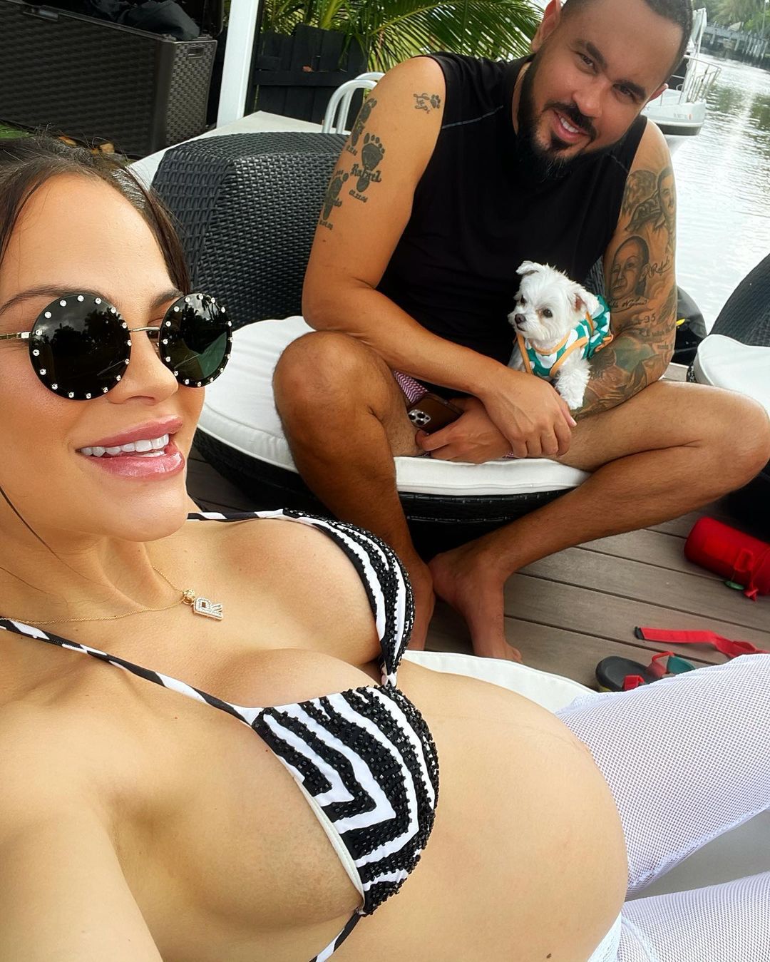 “Dos padres con ansiedad. Por ahí viene La Baby (sic). Aun negociando el nombre. ¿Me ayudan a escoger?, posteó la cantante. (Foto: Instagram Natti Natasha).