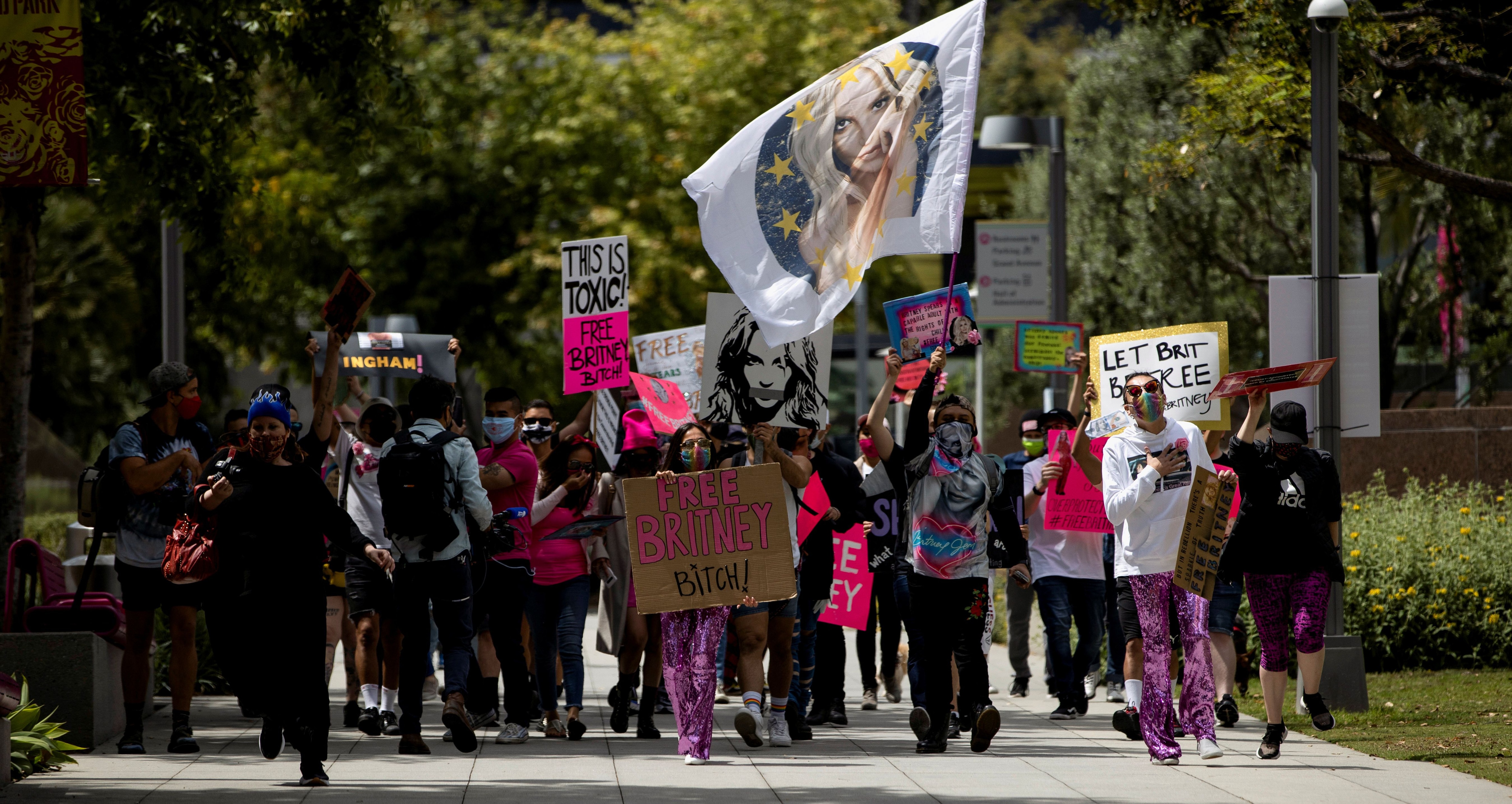 Seguidores de Britney Spears, en la puerta de un Tribunal de Los Ángeles (Foto: REUTERS/Mario Anzuoni).