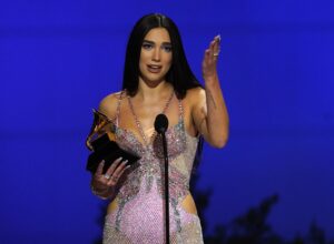 Dua Lipa busca quedarse con las principales categorías de los Brit Awards