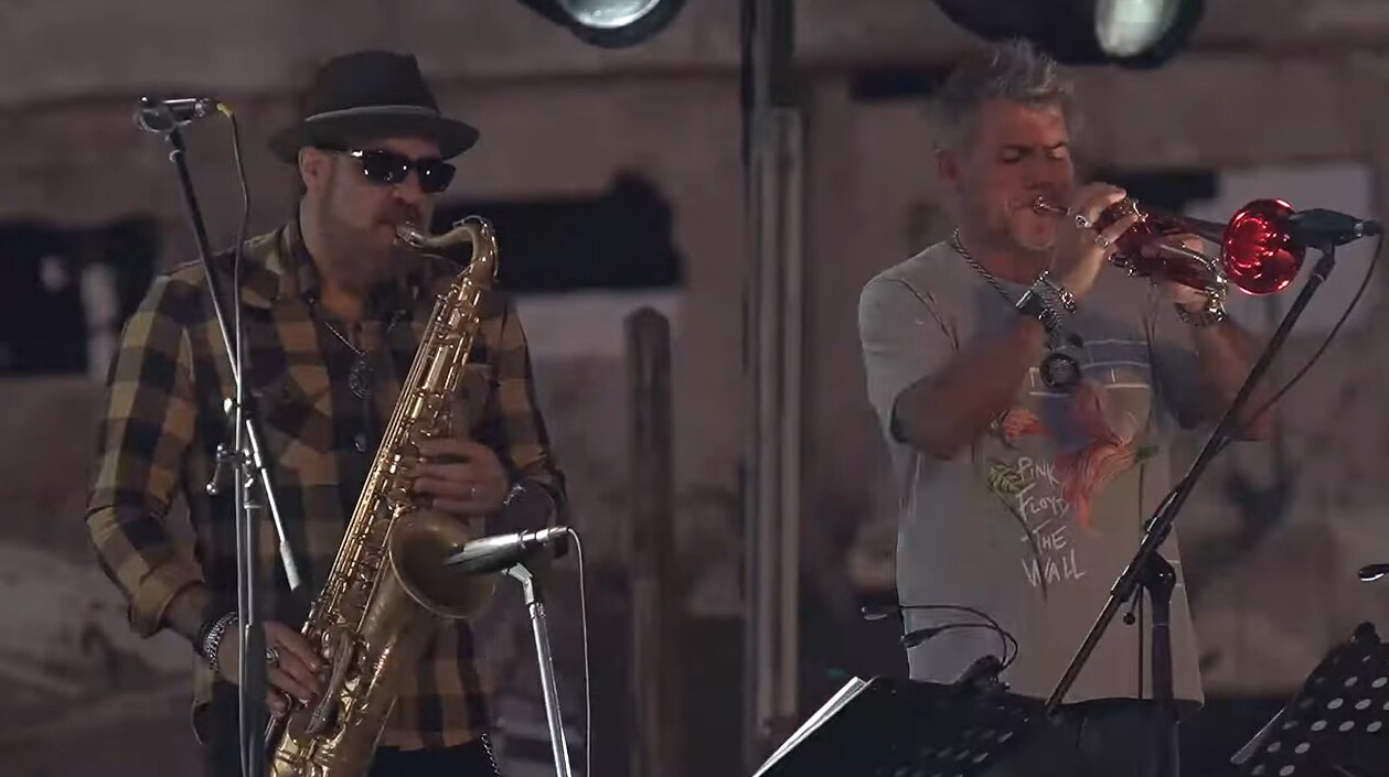 Los fundamentalistas del aire acondicionado dieron un show en Epecuén. (Foto: Captura de video)