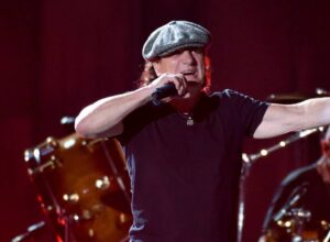 Brian Johnson, cantante de AC/DC, publicará un libro con jugosas historias