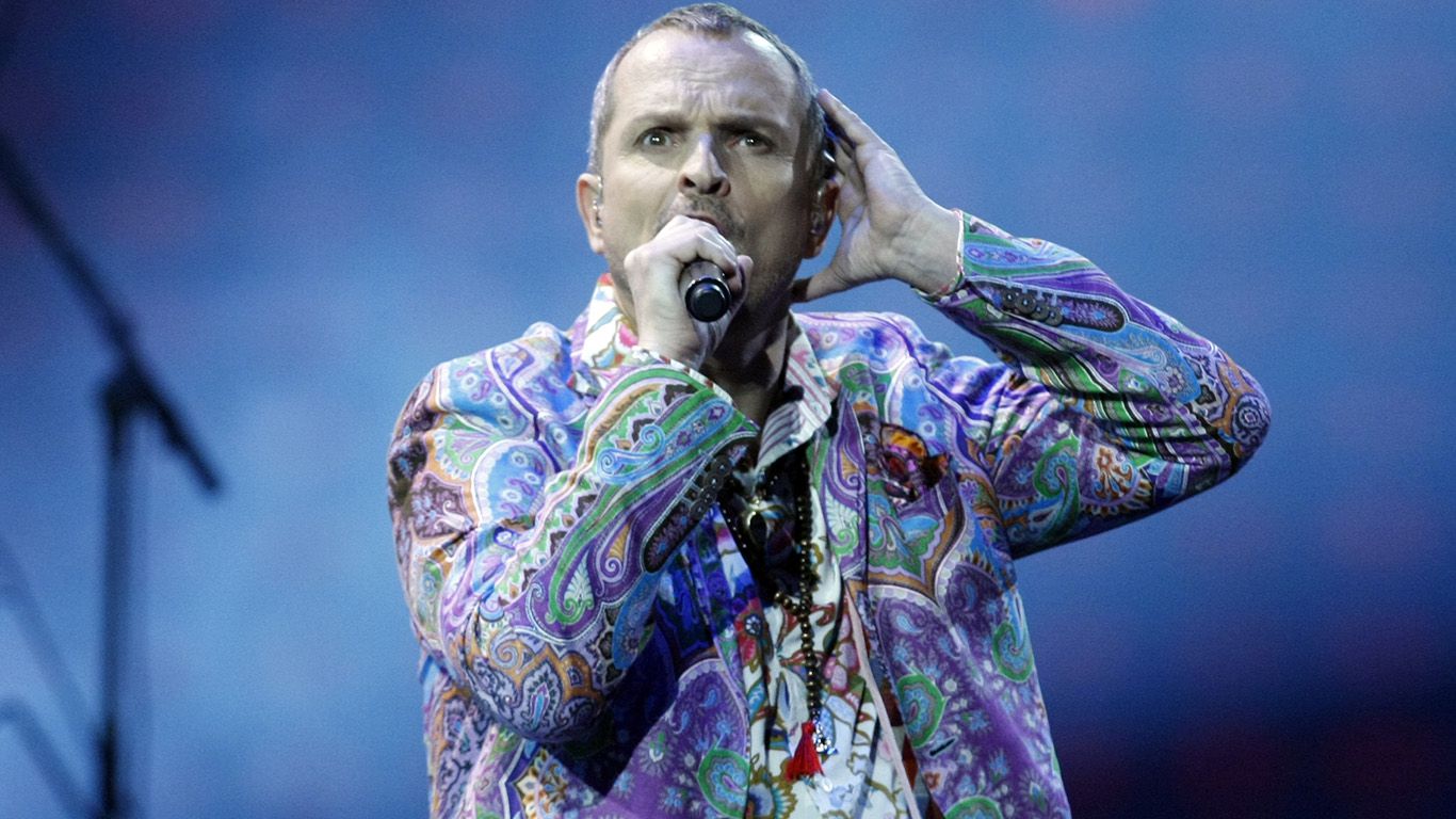 Miguel Bosé durante su show en Vina del Mar, en 2013 (Foto-AP).