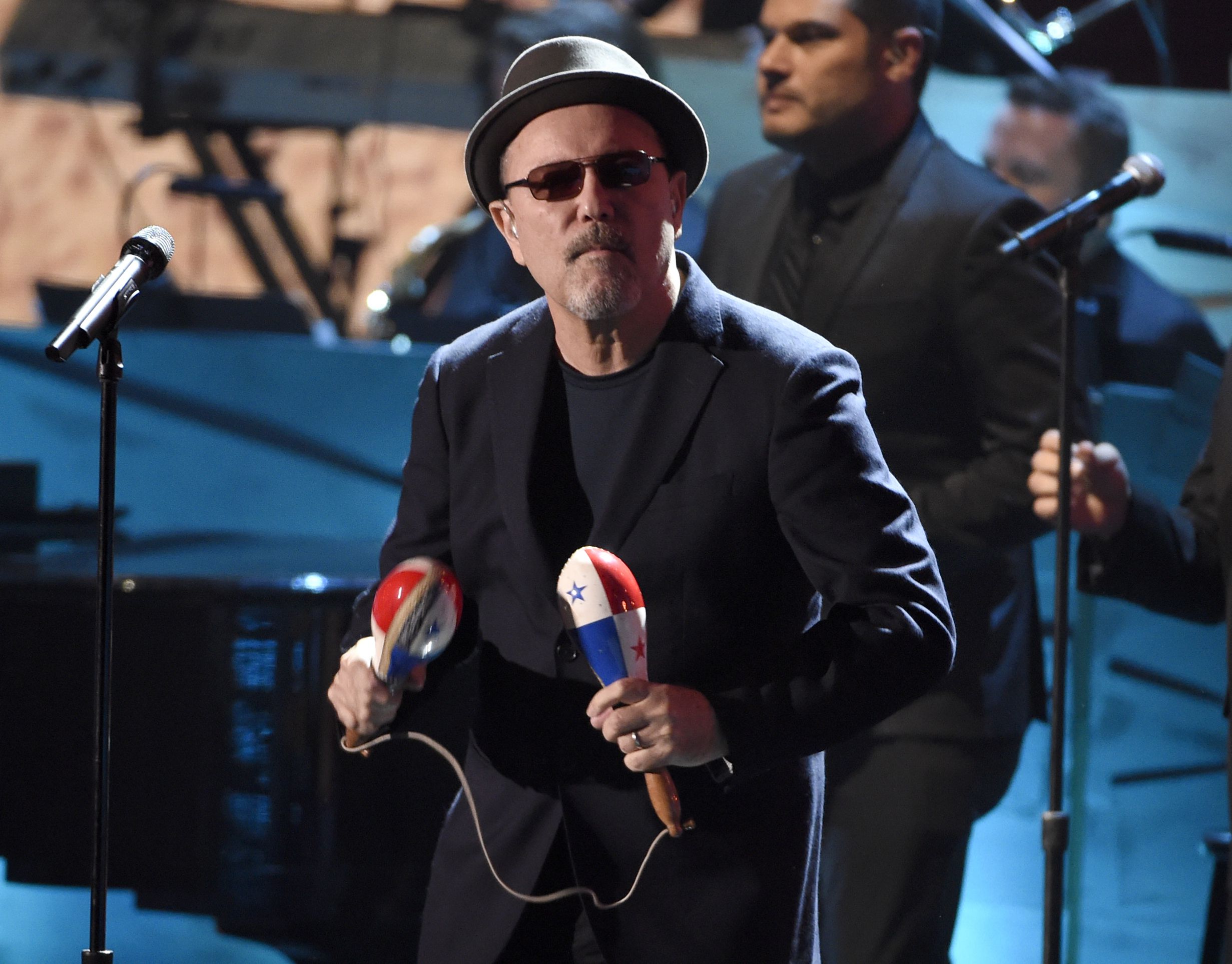 Rubén Blades interpreta "Arayue" en la 18va edición de los Latin Grammy, el 16 de noviembre de 2017 en Las Vegas. (Foto por Chris Pizzello/Invision/AP, Archivo)