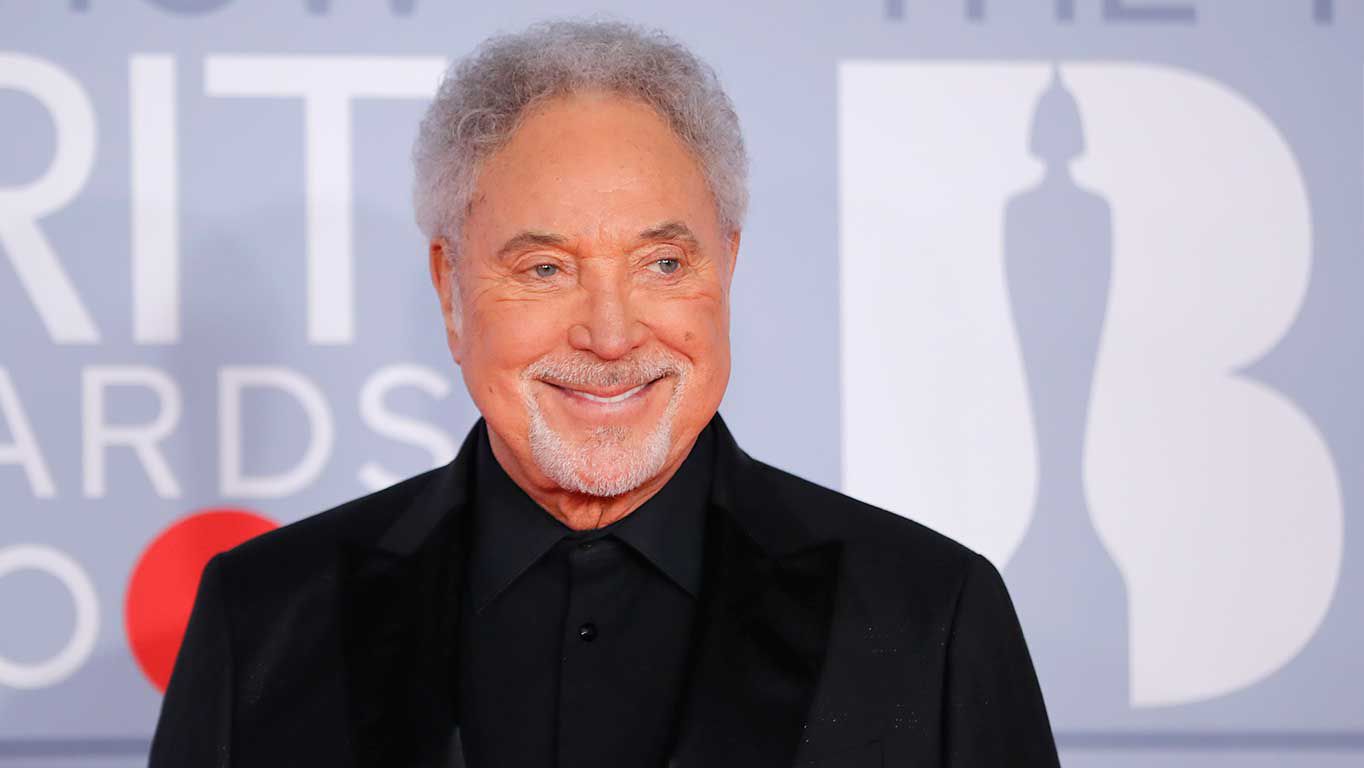 Tom Jones, en la red carpet de los Brit Awards, en febrero de 2020 (Foto: Tolga AKMEN / AFP)