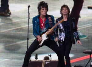 Ronnie Wood presentó “Ghost of a Man”, otro adelanto del tributo a Jimmy Reed