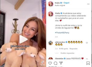 Thalía festeja sus 50 años con un instructivo para armarse un outfit con ositos de peluche