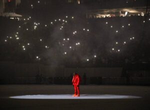 Kanye West presenta su disco “Donda” y nombra a Messi en uno de los temas