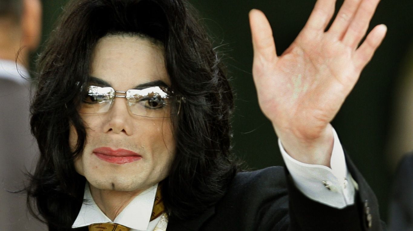 La autopsia reveló que Jackson tenía los labios tatuados de color rosa. (Foto: AFP)