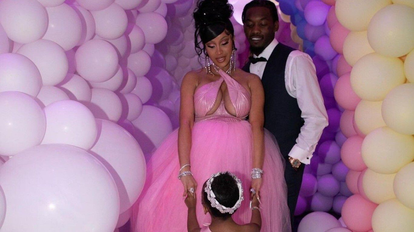 Cardi B no está de acuerdo con la tendencia de los famosos de bañar poco a sus hijos (Foto: Instagram @cardib)