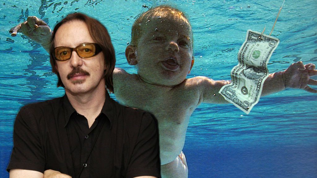 PRODUCTOR. Butch Vig junto a la tapa del famoso disco de Nirvana.