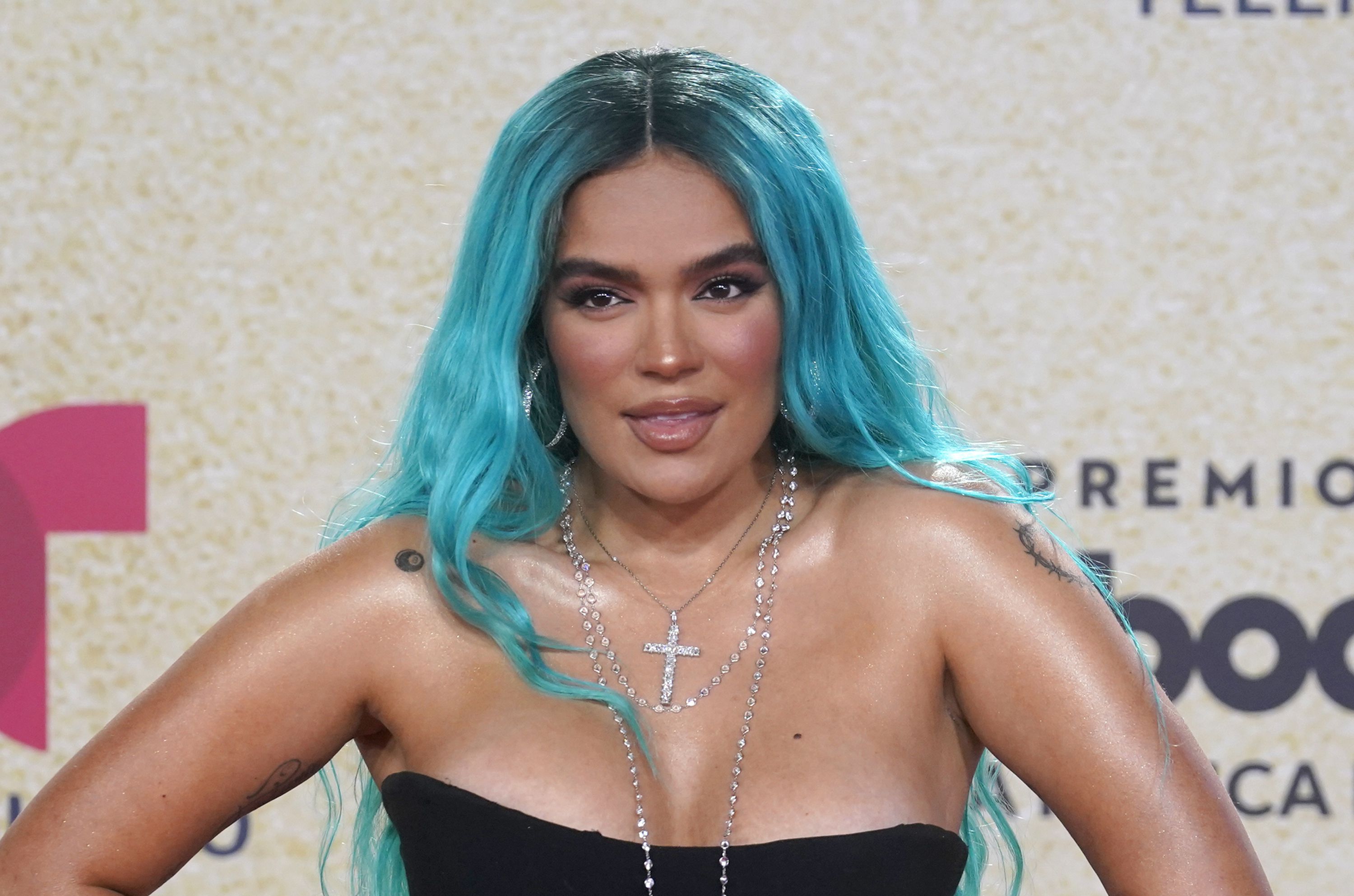 Karol G llega a la ceremonia de los Premios Billboard de la Música Latina el jueves 23 de septiembre de 2021 en Coral Gables, Florida. (AP Foto/Marta Lavandier)