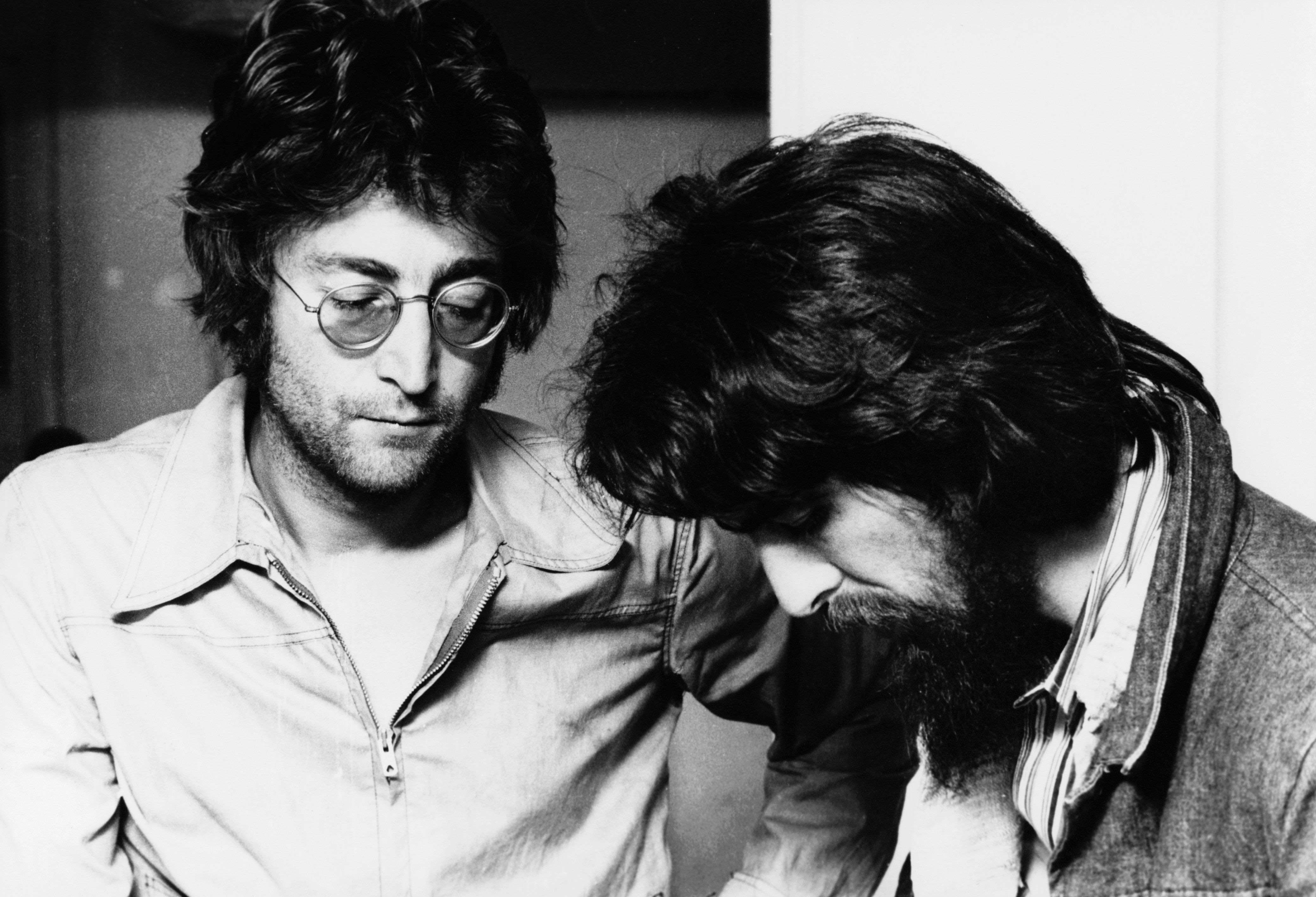 John Lennon y George Harrison durante la grabación de "Imagine" (Foto: archivo).