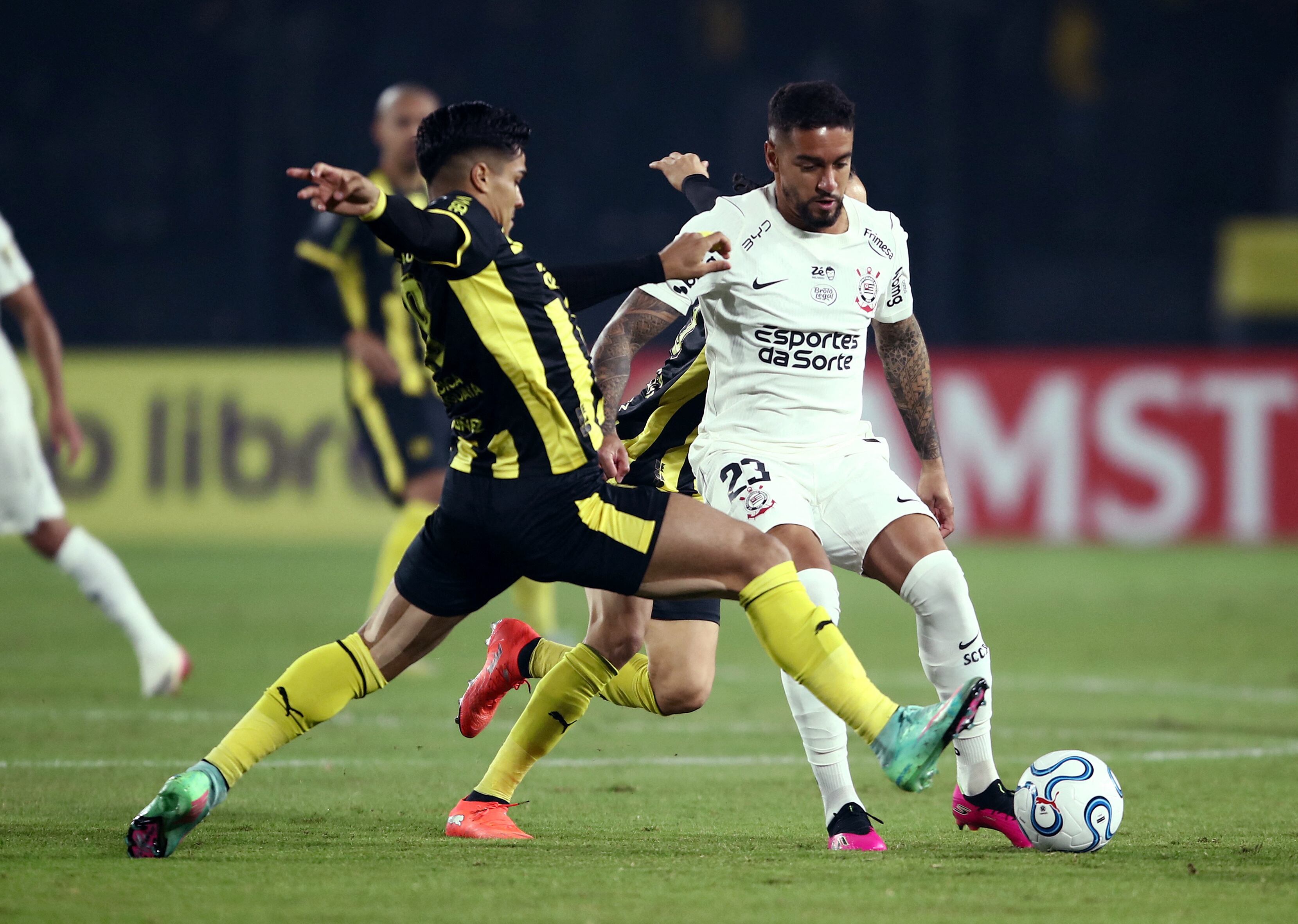 Peñarol vs Corinthians por la fase de grupos de la Copa Libertadores del 2026.