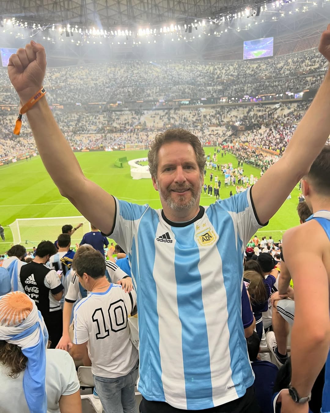 El empresario es fanático del fútbol y, en especial, de la Selección de Argentina. Según contó, la sigue desde 1978 cuando tenía cuatro años y cuando el equipo dirigido por César Luis Menotti levantó el primer campeonato Mundial celebrado en nuestro país. (Martín INK IG)