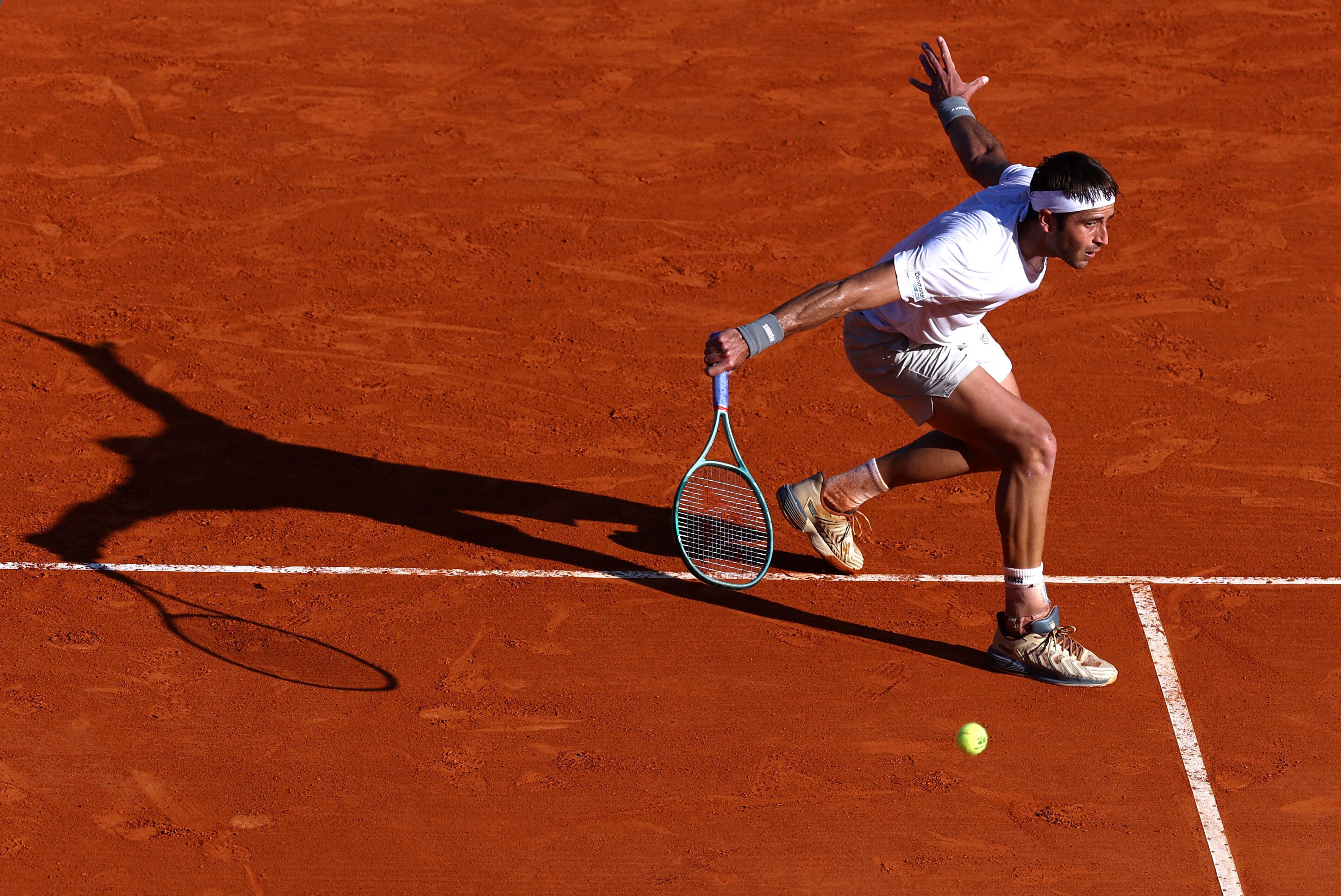 Etcheverry atraviesa la mejor temporada de su carrera y tiene una gran oportunidad en esta edición de Roland Garros para seguir escalando en el ranking. (REUTERS/Manon Cruz)