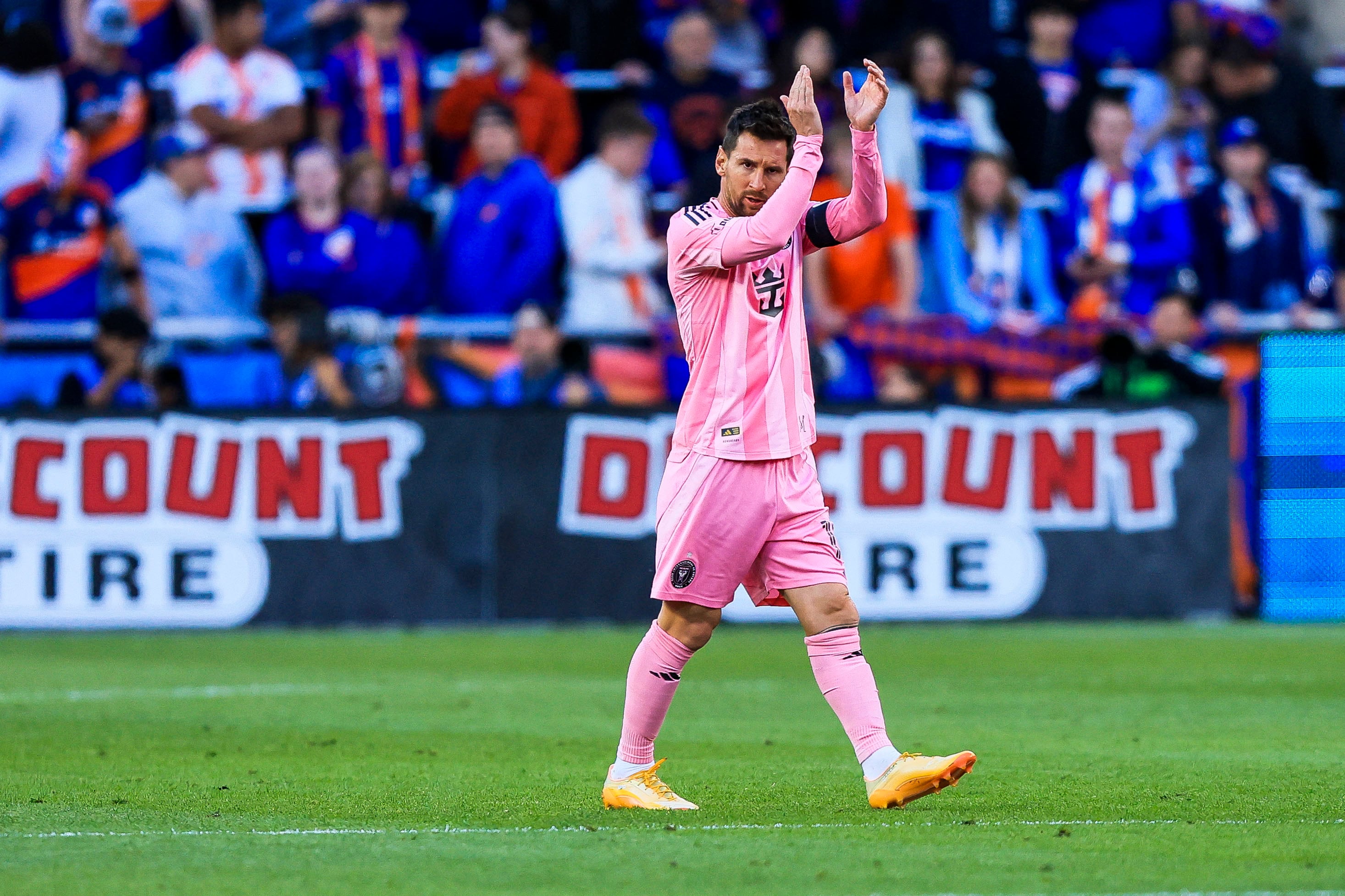 Messi llega a este último choque en un nivel individual espectacular, arrastrando una racha implacable en sus recientes presentaciones y consolidándose como el máximo goleador y asistidor de su franquicia. (Reuters)