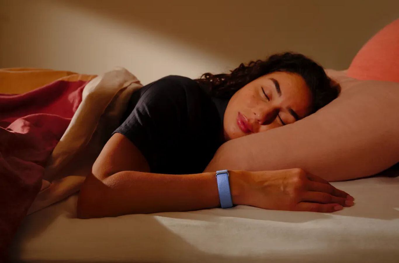 El fabricante remarcó que el diseño minimalista y discreto es, además, especialmente cómodo para el uso durante las horas de sueño. (Foto: Google)