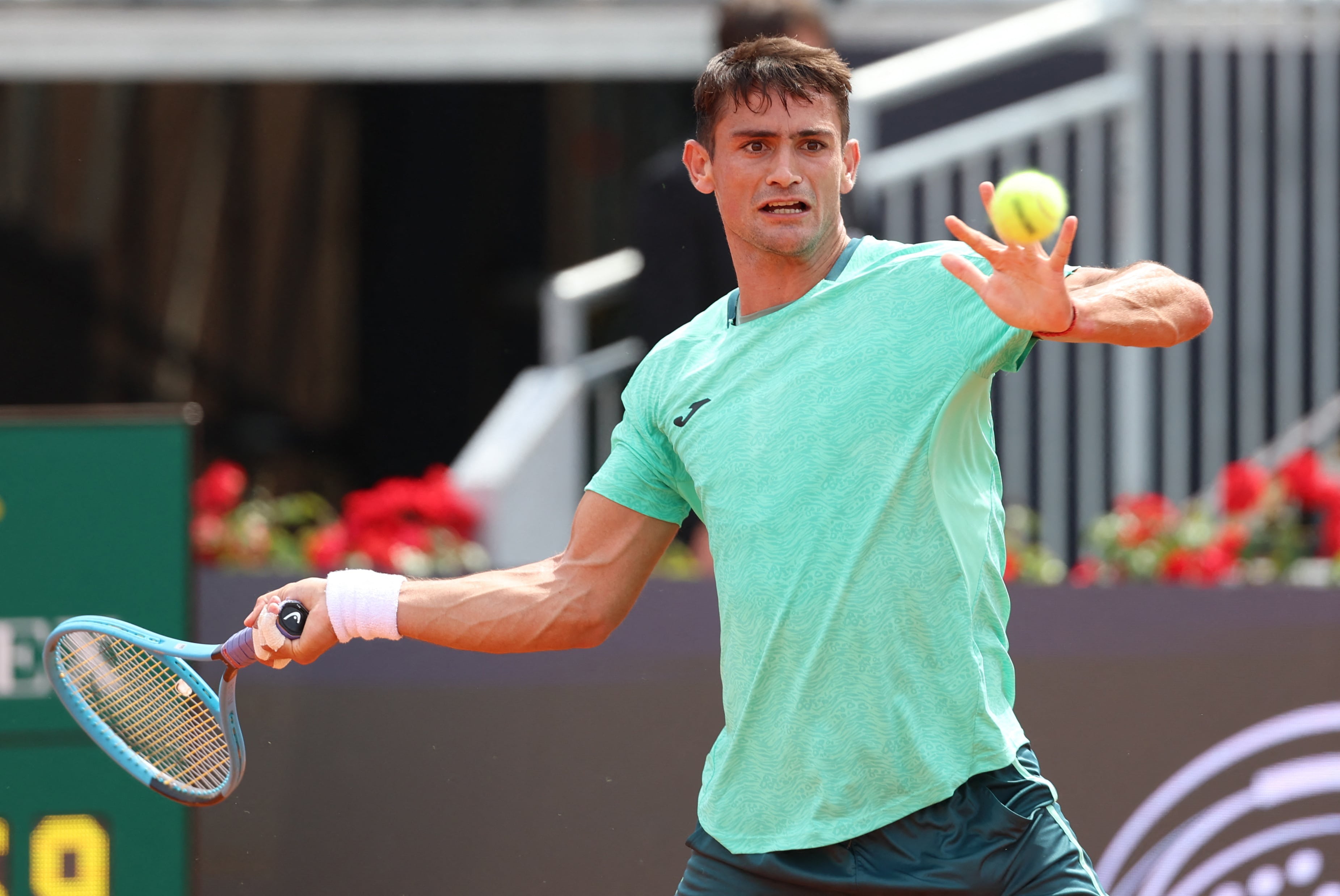 Mariano Navone, consolidado en los puestos de vanguardia del ranking mundial, iniciará su camino absoluto en el Grand Slam parisino enfrentando al peligroso y joven checo Jakub Mensik, (REUTERS/Ciro De Luca)