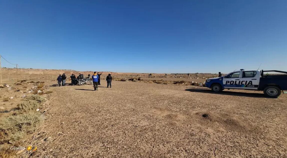Continúan los rastrillajes en el basural para encontrar al hombre desaparecido. (Foto: gentileza LM Neuquén).
