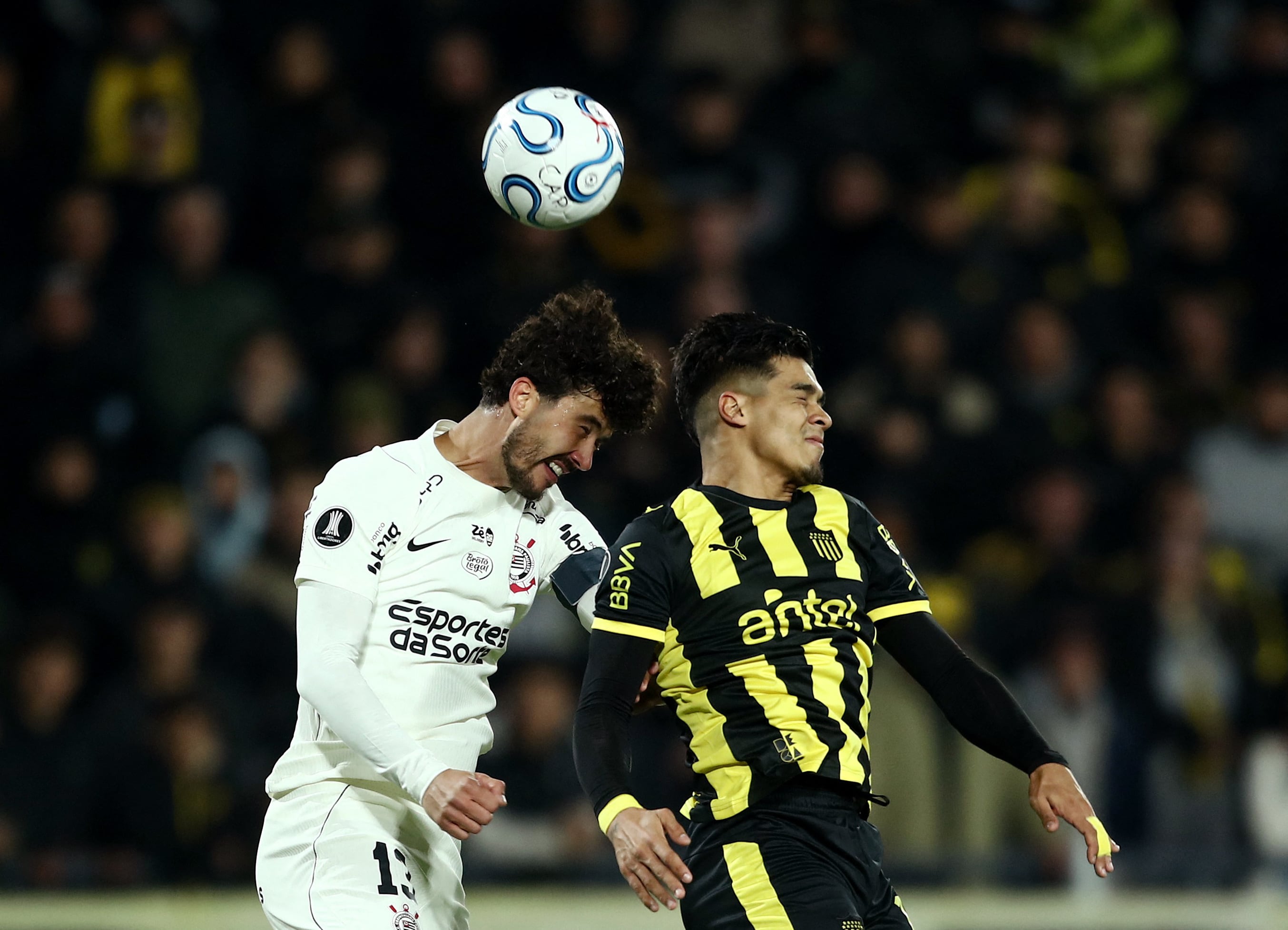 Peñarol vs Corinthians por la fase de grupos de la Copa Libertadores del 2026.