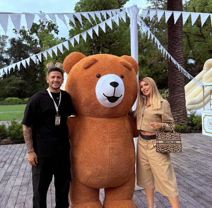 La foto de Wanda Nara y Martín Migueles junto a un oso. (Foto: Instagram/wanda_nara)