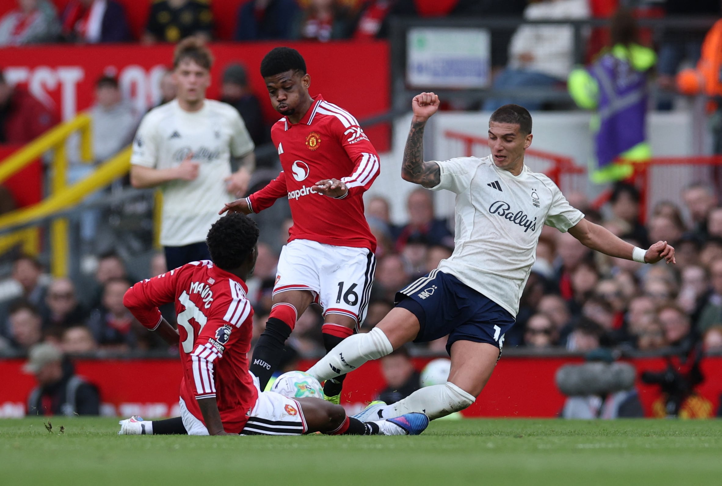 Man. United vs Nottingham por la fecha 37 de la Premier League del 2026.
