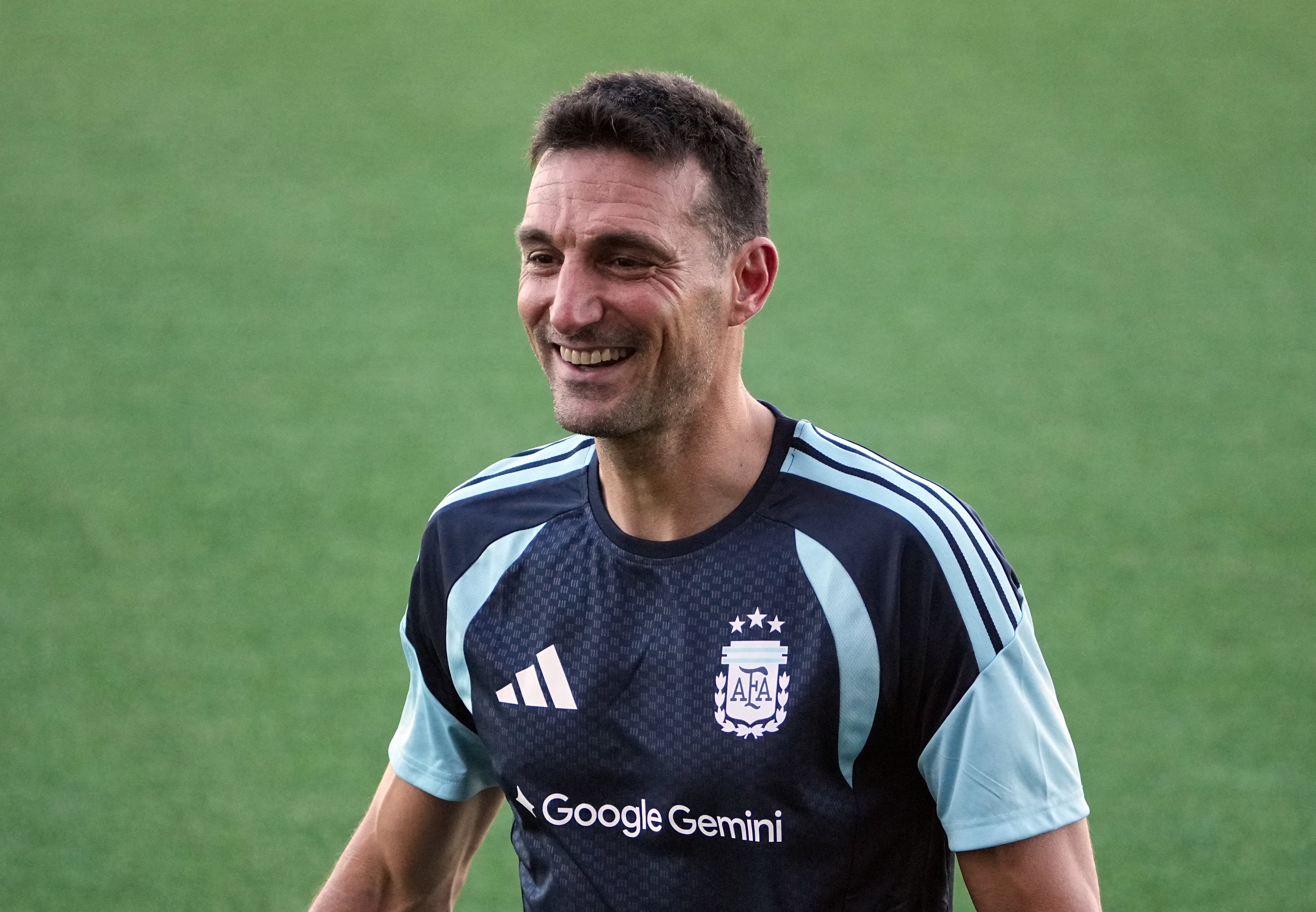 Scaloni se reencontró con un exjugador de Deportivo La Coruña. (Foto: Reuters).