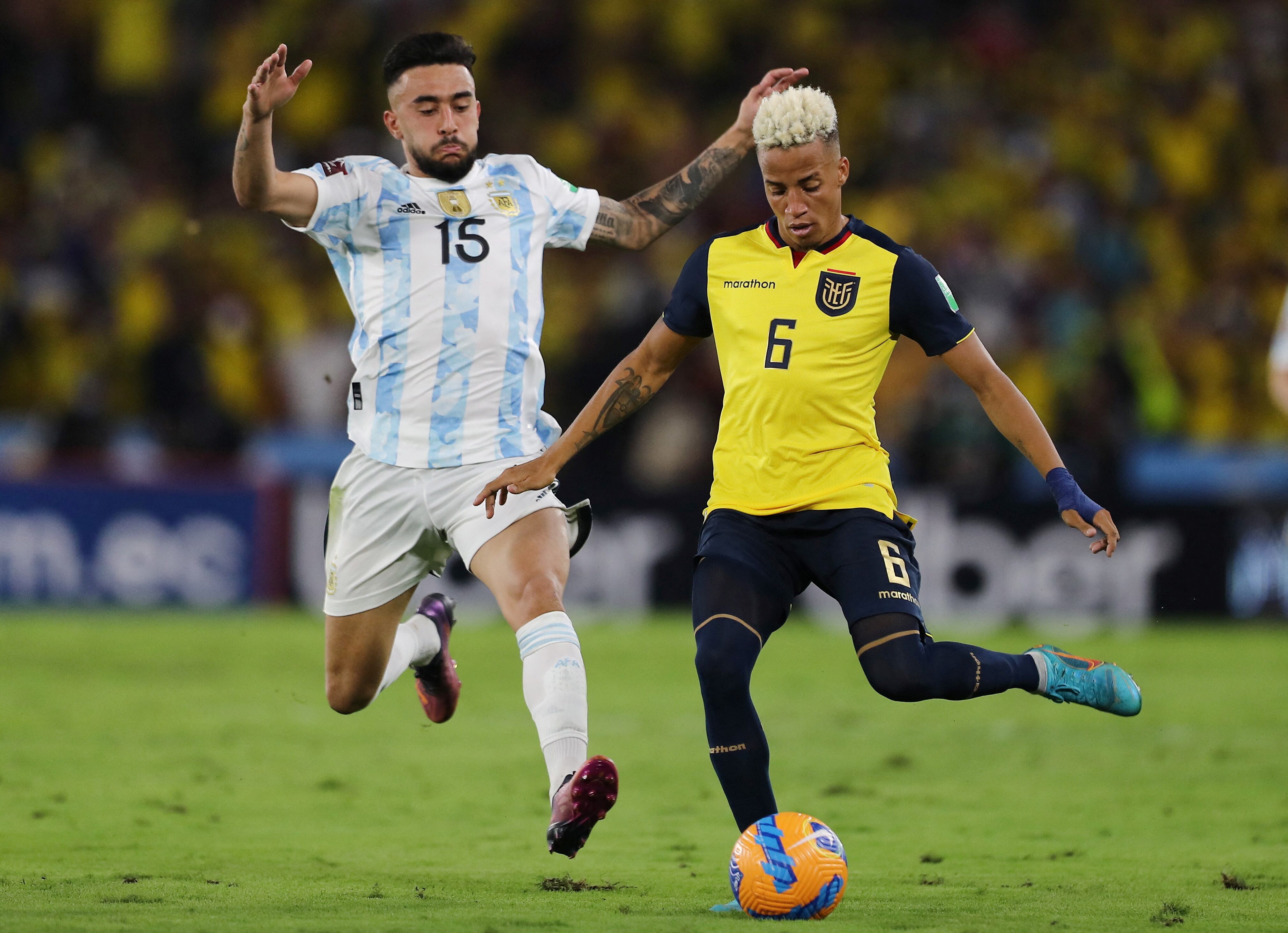  Byron Castillo y Nicolas Gonzalez (foto: Reuters)