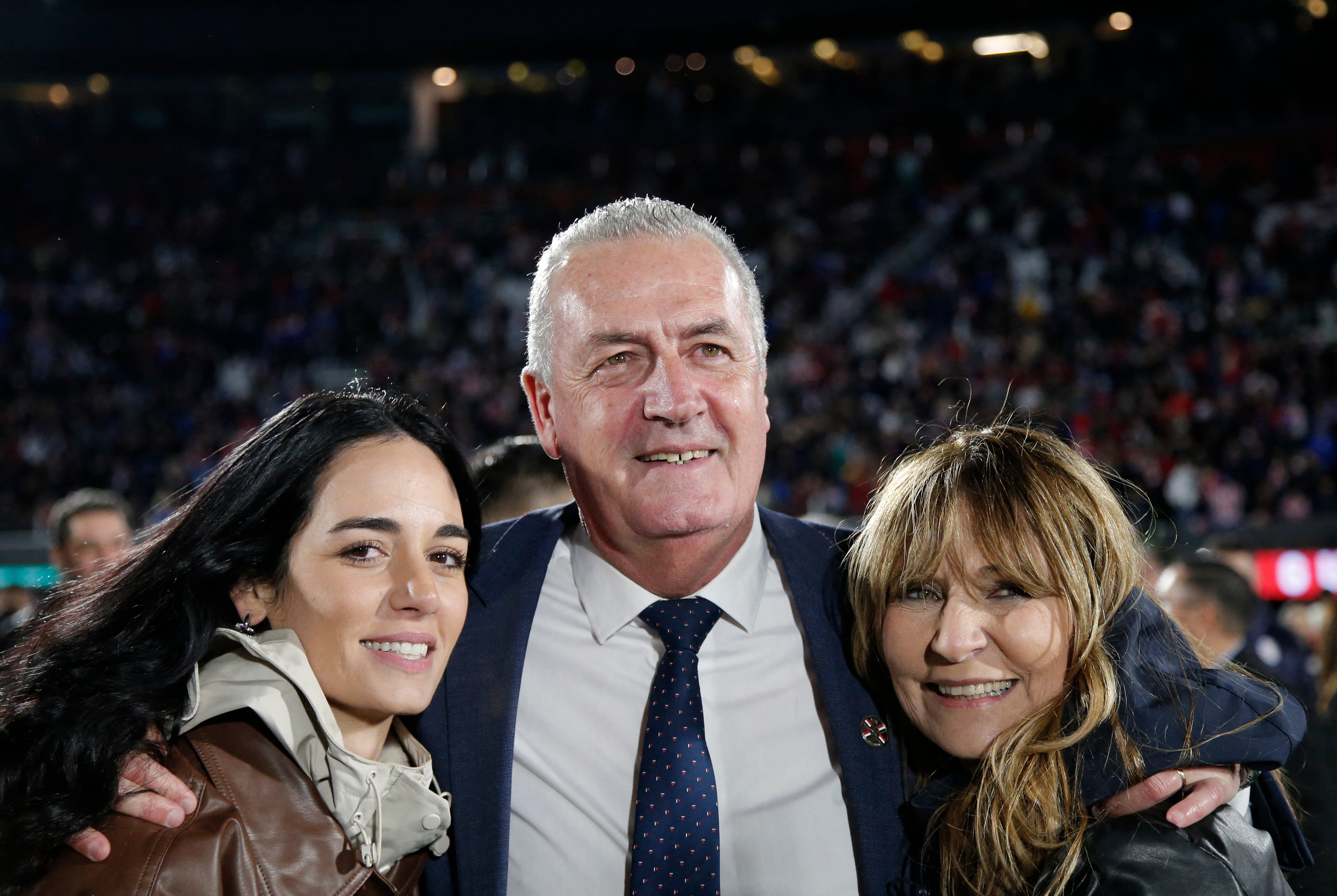 Gustavo Alfaro y su familia festejando la clasificación de Ecuador al Mundial 2022. (Foto: Reuters)