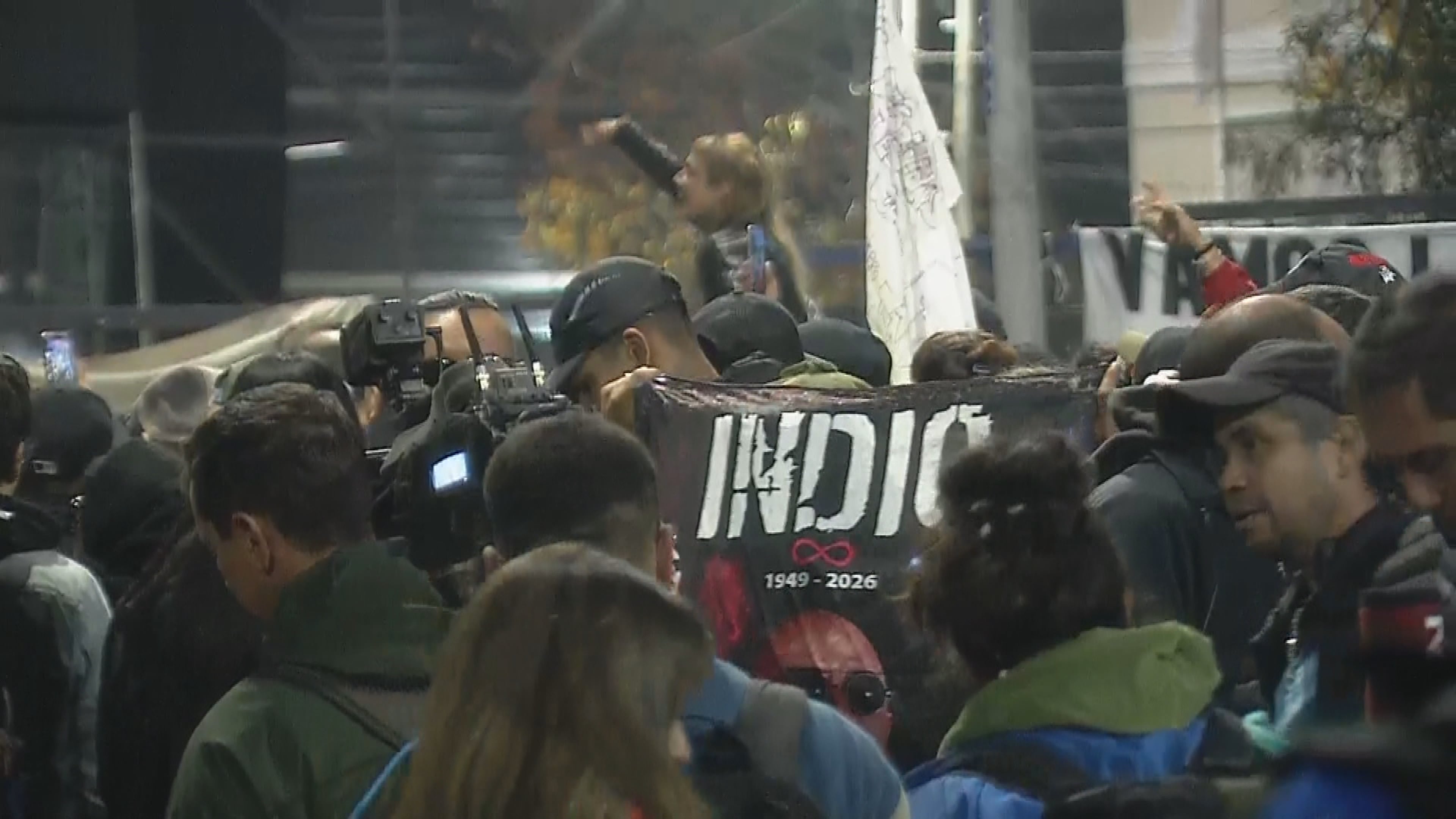 Los fanáticos siguen llegando a Avellaneda. (Foto: captura TN).